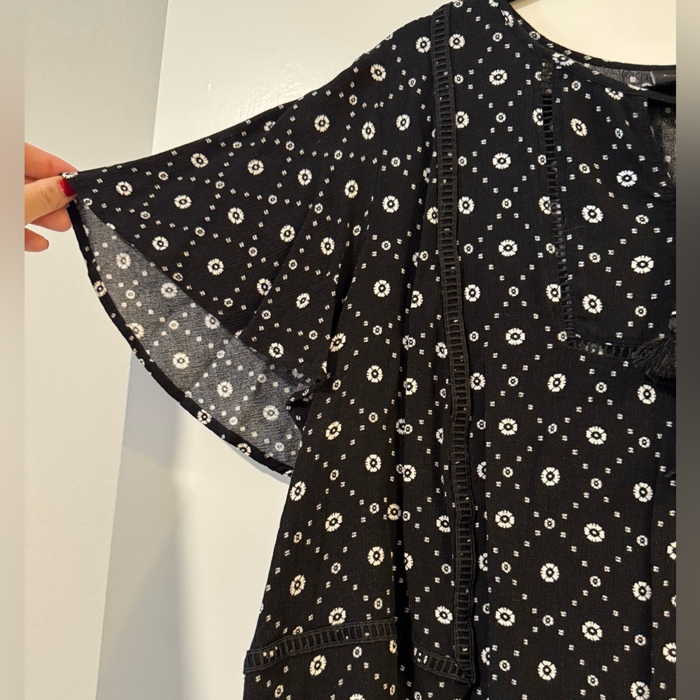 Lane Bryant size 22 short flutter sleeve blouse lightweight - Picture 4 of 7